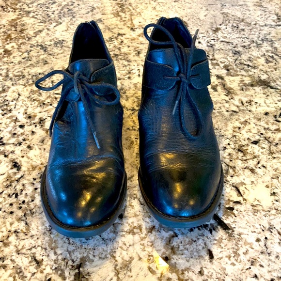 Born Celia Cut-Out Bootie 8 - Picture 6 of 8